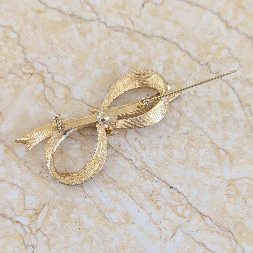 Vintage Gold Tone Statement Bow Ribbon Feminine Grandmacore Pin Brooch